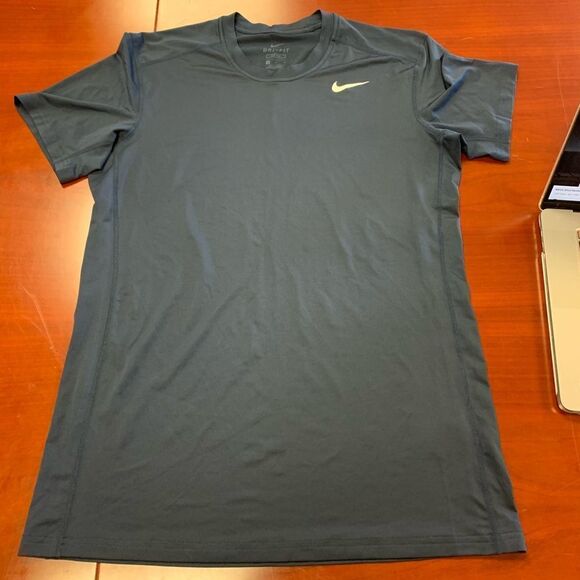Nike Basic Dri-Fit Navy T-Shirt sz M - Picture 1 of 3